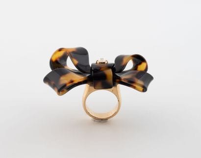 DIOR
Amusing ring in gilded metal and tortoiseshell...