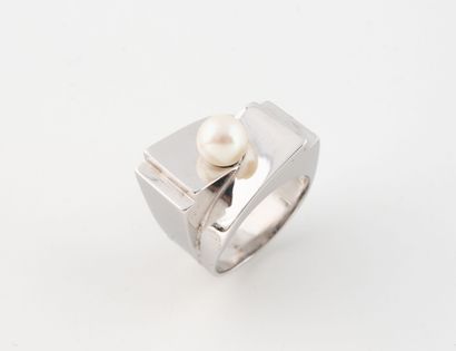 White gold (750) Tank ring centered with...