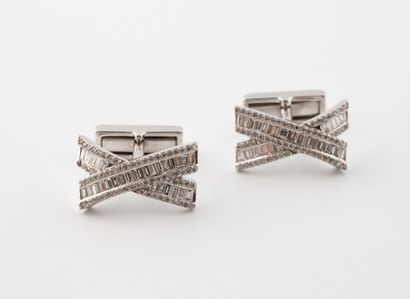 Pair of white gold (750) cross-shaped cufflinks...
