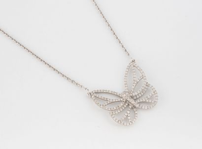 Collier en or gris (750) formé d'une chaîne...