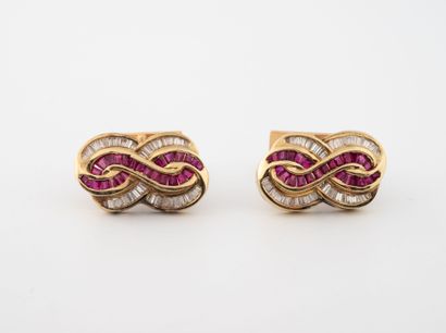 Pair of interlacing yellow gold (585) cufflinks...
