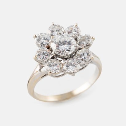 Jolie bague marguerite en or gris (750) et...
