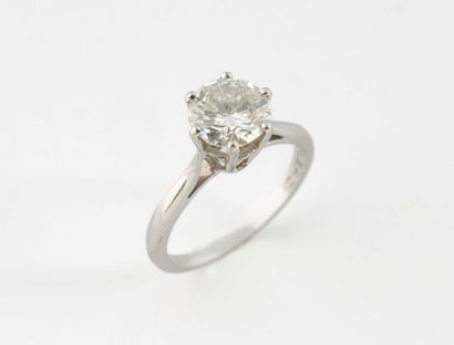 Solitaire ring in white gold (750) and platinum...