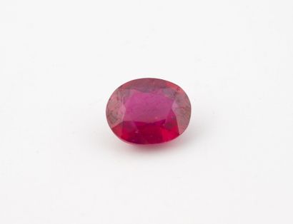 Oval ruby on paper.
Weight: 4.56 carats.
Probably...