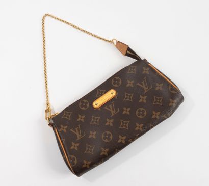Louis VUITTON 
Accessory-style clutch bag...
