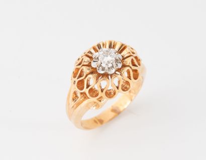 Yellow gold (750) ring with flounce setting...