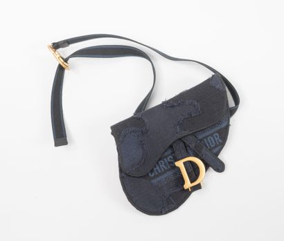 DIOR
Sac Ceinture Saddle Mini.
Toile bleu...