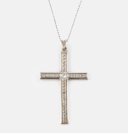 Platinum (850) forçat link necklace holding...