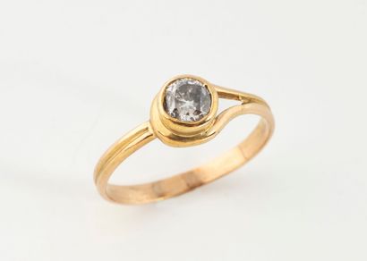 Yellow gold (750) ring set with a half-cut...