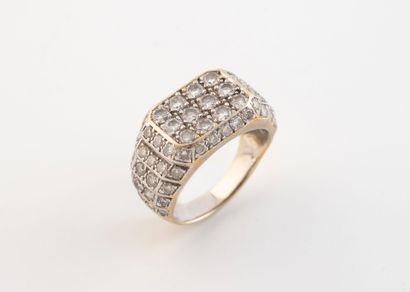 Yellow gold (750) signet ring set with brilliant-cut...