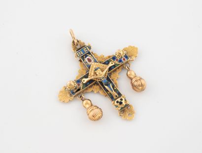 Christ en croix pendant in yellow gold (750)...
