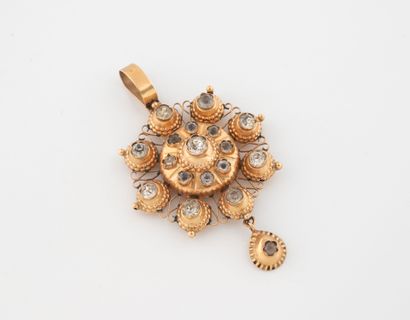 Yellow gold (750) flower pendant, partially...