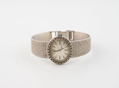 Ladies' watch in white gold (750), oval case.
Bezel...