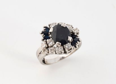 Ring in platinum (850) set with a claw-set...