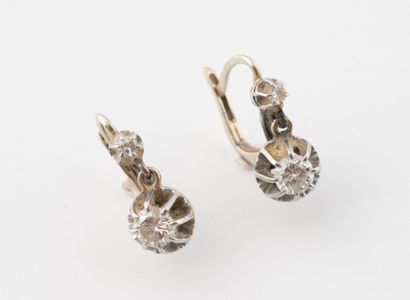 Pair of white gold (750) and platinum (950)...
