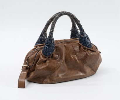FENDI
Sac à main Spy moyen modèle en cuir...