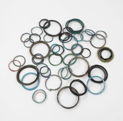 Roman and Islamic art.
Set of 75 ring bracelets.
Blue,...