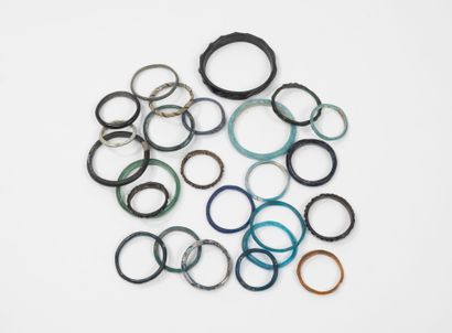 Roman and Islamic art.
Set of 75 ring bracelets.
Blue,...