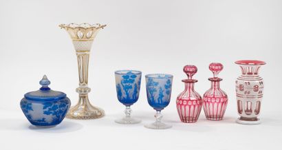 Lot of 7 glass and crystal pieces including...