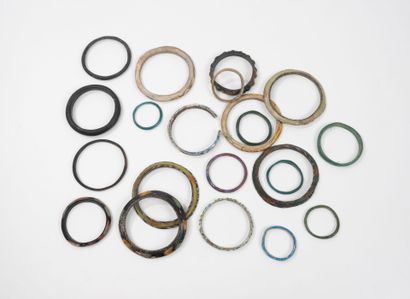 Roman and Islamic art.
Set of 21 ring bracelets.
Blue,...