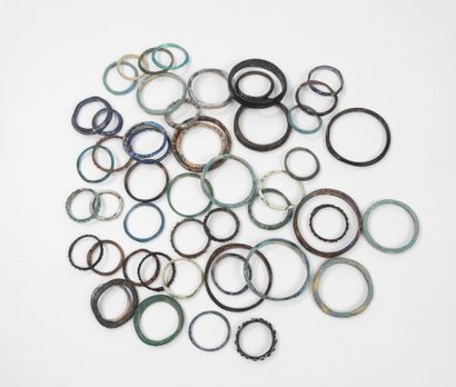 Roman and Islamic art.
Set of 75 ring bracelets.
Blue,...