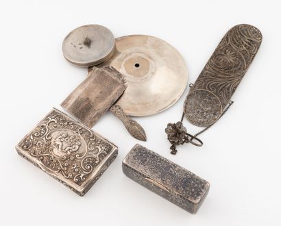 Silver lot (min 800) including : 
- A silver...