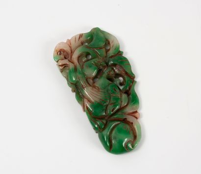 CHINA, 20th century
Openwork plate in green-veined...