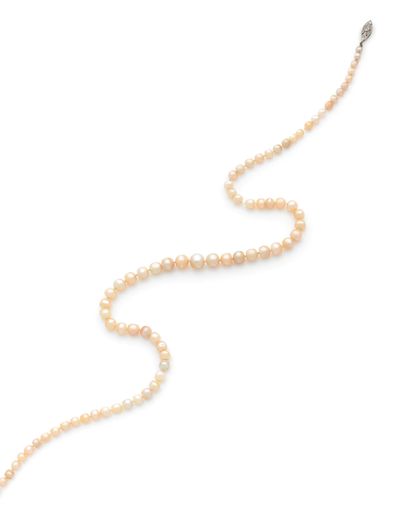 Necklace of fine pearls in drop form, most...