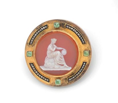 Beautiful round yellow gold (585) pendant...