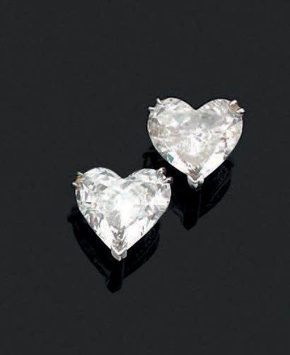 Pair of earrings in platinum (850) holding...