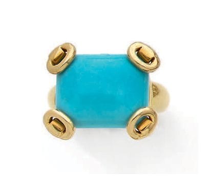 GUCCI
Bague en or jaune (750) orné d'un important...