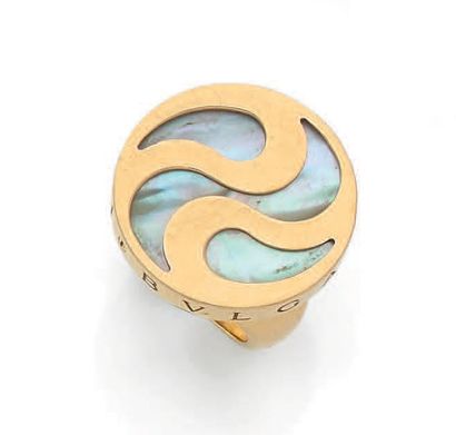 BULGARI
Kinetic ring in yellow gold (750)...