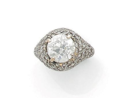 Wedding band ring in platinum (850) set with...