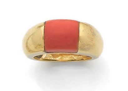 Belle bague jonc en or jaune (750) centrée...
