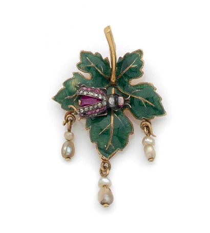 Yellow gold (750) brooch pendant in the shape...