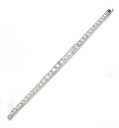 Beautiful, slightly falling line bracelet...