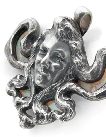 René LALIQUE
Large silver (925) pendant featuring...