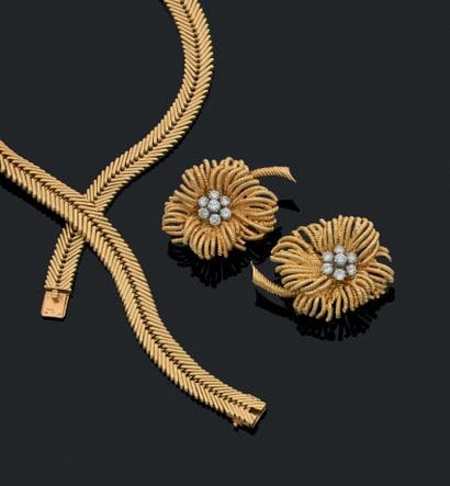 VAN CLEEF & ARPELS
Beau collier en or jaune...