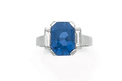 Elegant platinum (850) ring set with an emerald-cut...