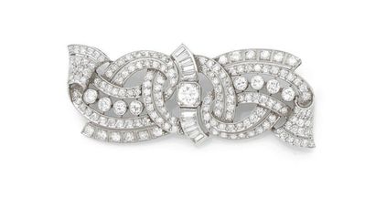 Delicate plate brooch in platinum (950) with...