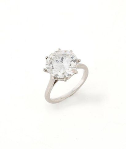 Bague solitaire en platine (850 millièmes),...