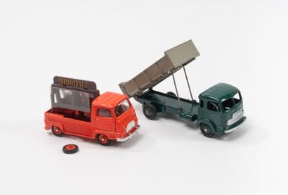 DINKY TOYS FRANCE
Lot including:
-Renault...