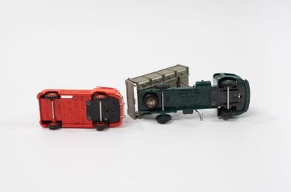 DINKY TOYS FRANCE
Lot including:
-Renault...