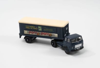 DINKY TOYS FRANCE
Unic Esterel tractor-trailer...