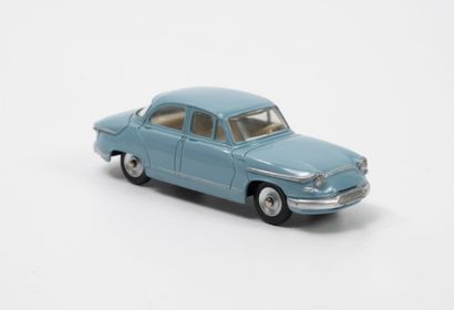 DINKY TOYS FRANCE
P. L. 17 Panhard blue Ref...