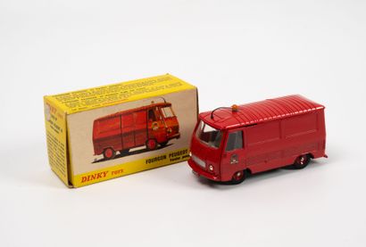 DINKY TOYS FRANCE
Peugeot J7 fire department...