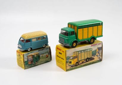 DINKY TOYS FRANCE
Lot including :
-Estafette...