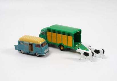 DINKY TOYS FRANCE
Lot including :
-Estafette...