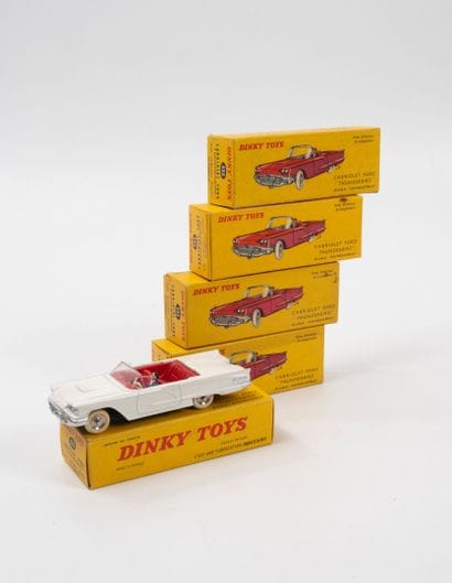 DINKY TOYS FRANCE
Lot including 5 Ford 