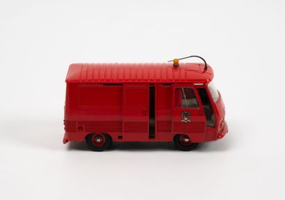DINKY TOYS FRANCE
Peugeot J7 fire department...